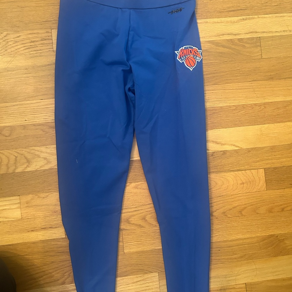 Knicks pro standard women’s leggings